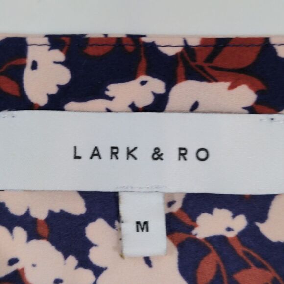 Lark & Ro Floral Print Short Sleeve Blouse Size Medium - Picture 5 of 8